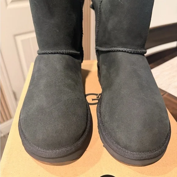 NEW UGG Womens Mini Bailey Bow Black Size 7 Brand New NEVER WORN IN ORIGINAL BOX - Picture 2 of 9